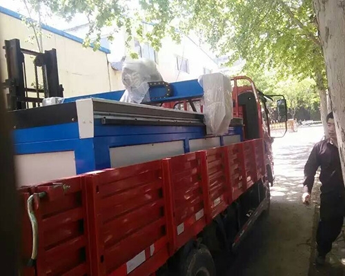 風(fēng)管等離子切割機(jī)裝車(chē)